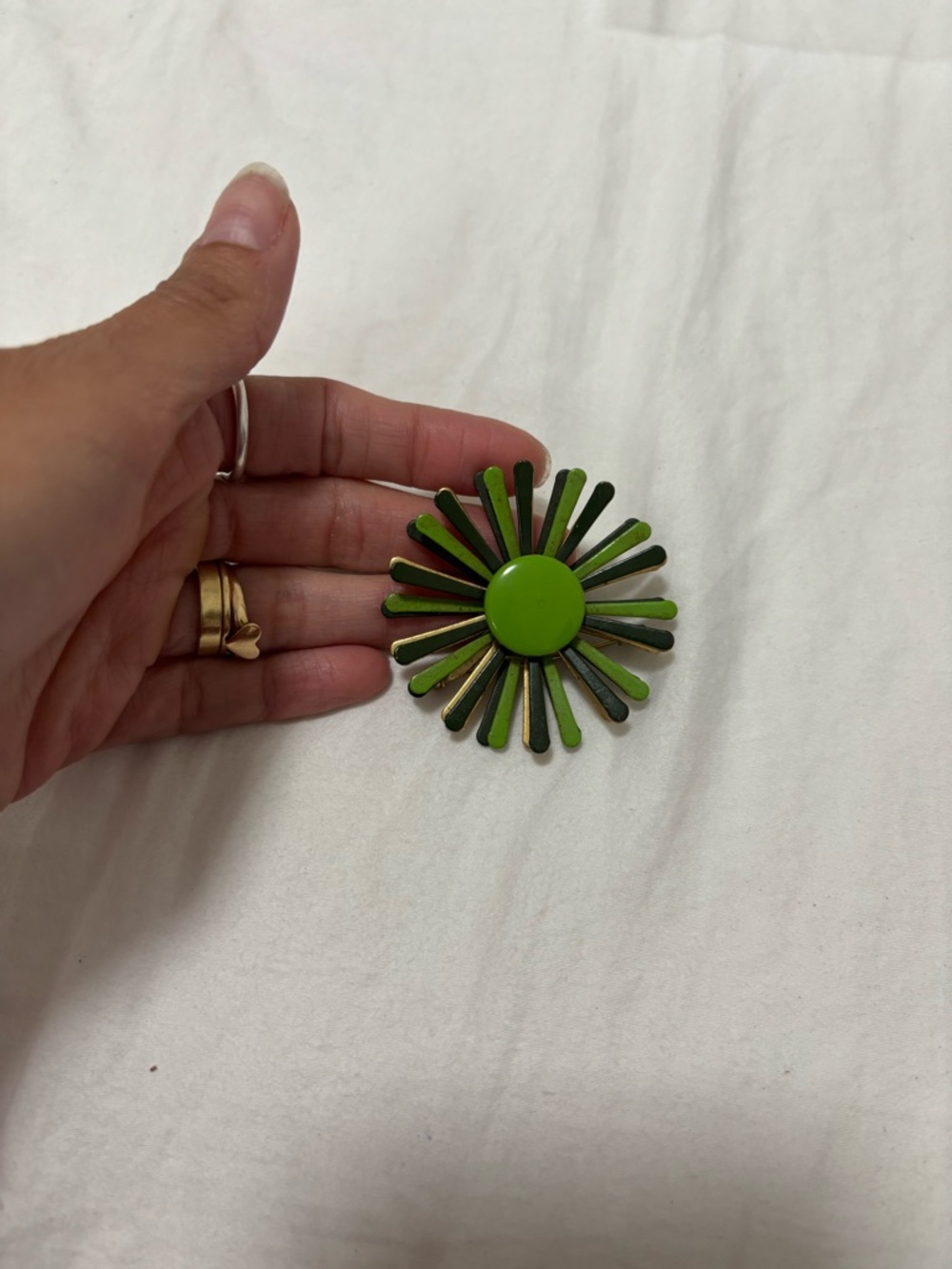 Green Daisy-Style Women’s Brooch - Unbranded